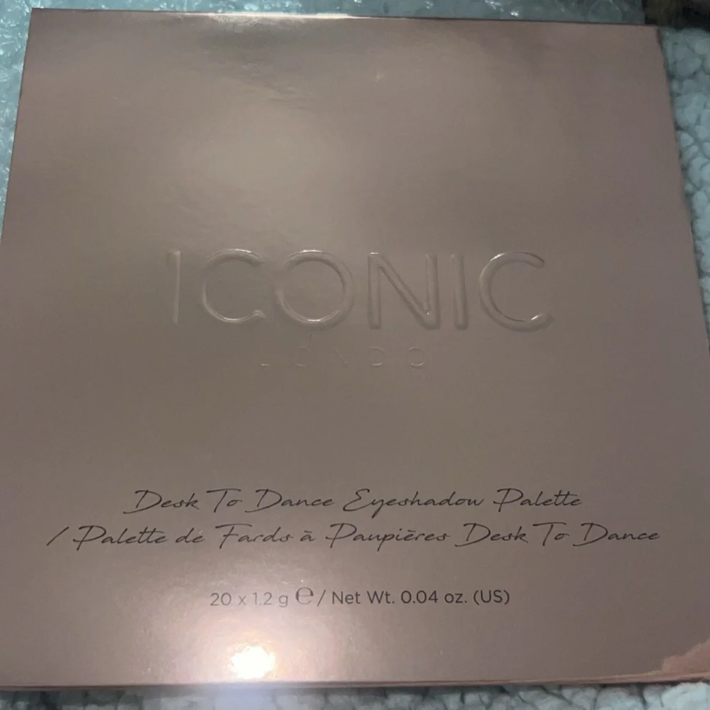 NWT ICONIC DESK TO DANCE EYESHADOW PALETTE